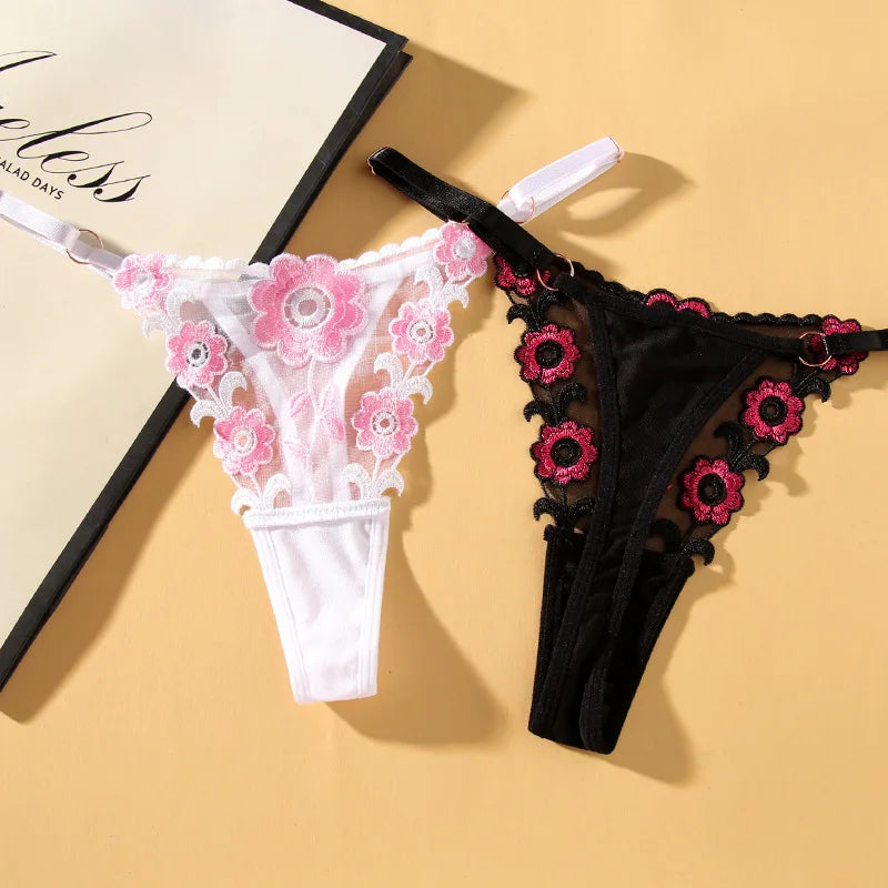 String en dentelle florale
