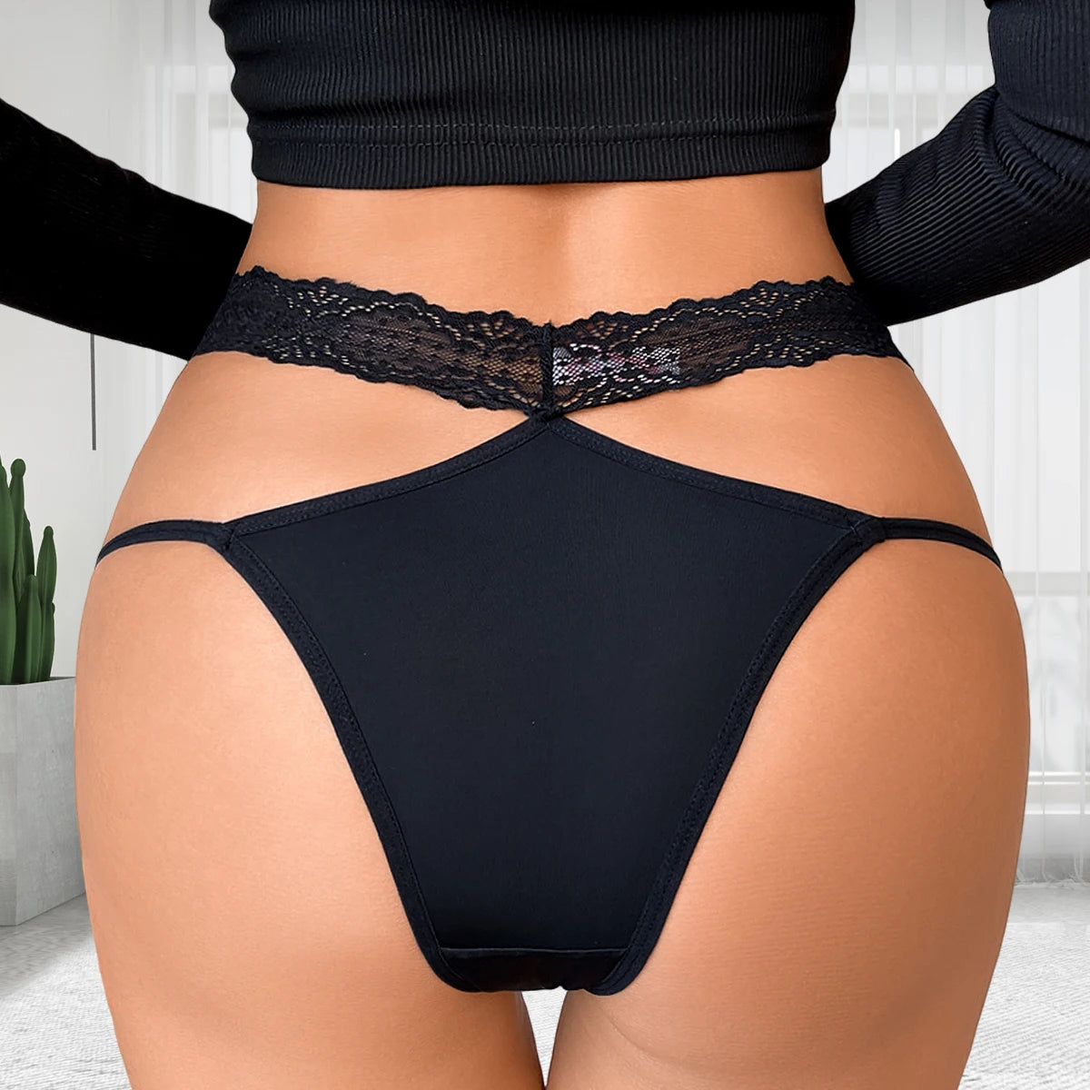 String noir en dentelle